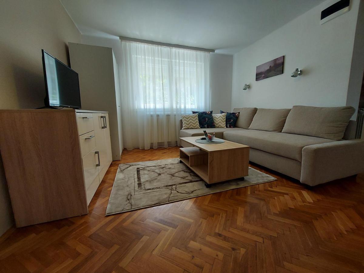 Apartment Holiday Vrnjacka Banja Bagian luar foto