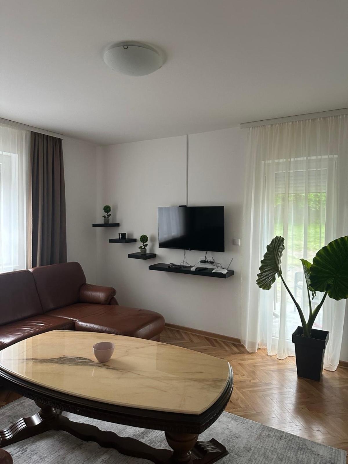 Apartment Holiday Vrnjacka Banja Bagian luar foto